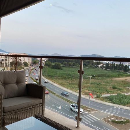 Bitcoin And Ethereum Deluxe Apartments Bar Exteriör bild
