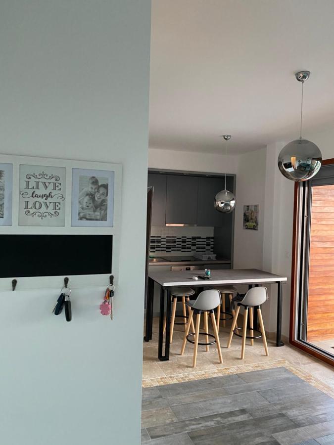 Bitcoin And Ethereum Deluxe Apartments Bar Exteriör bild