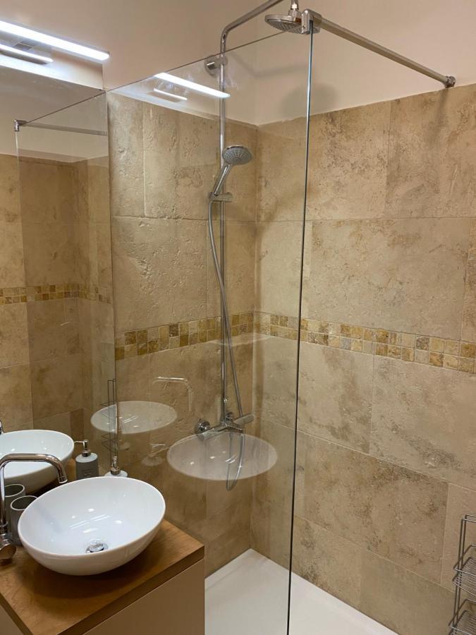 Bitcoin And Ethereum Deluxe Apartments Bar Exteriör bild