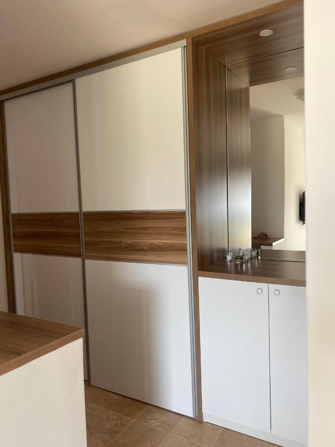 Bitcoin And Ethereum Deluxe Apartments Bar Exteriör bild