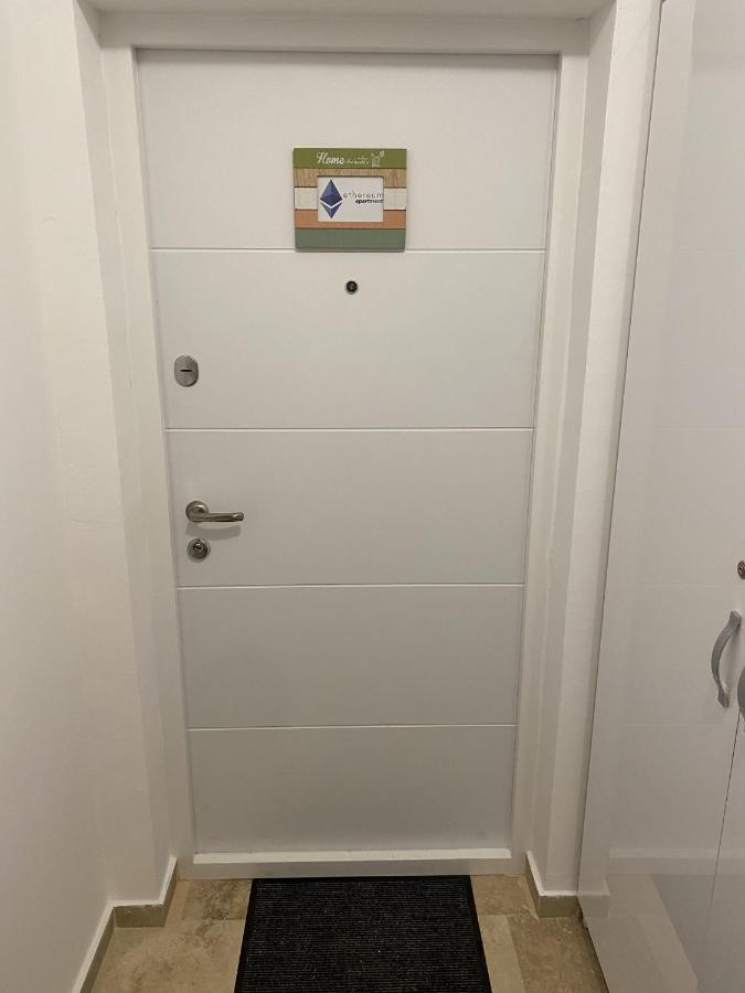 Bitcoin And Ethereum Deluxe Apartments Bar Exteriör bild