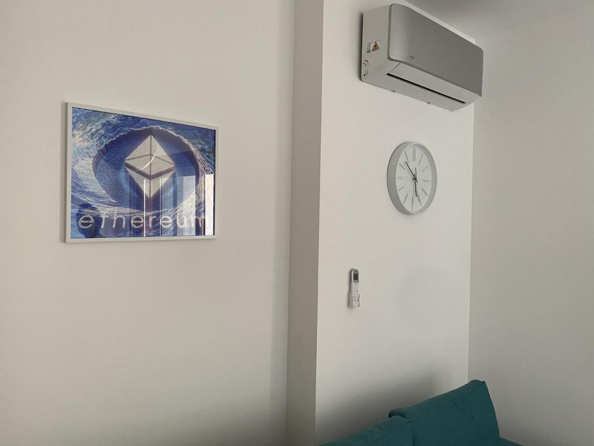 Bitcoin And Ethereum Deluxe Apartments Bar Exteriör bild