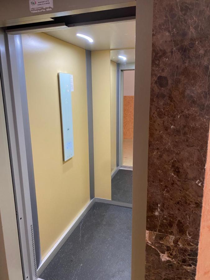 Bitcoin And Ethereum Deluxe Apartments Bar Exteriör bild